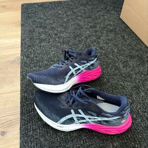 Brand new ASICS dynablast 3 running shoes